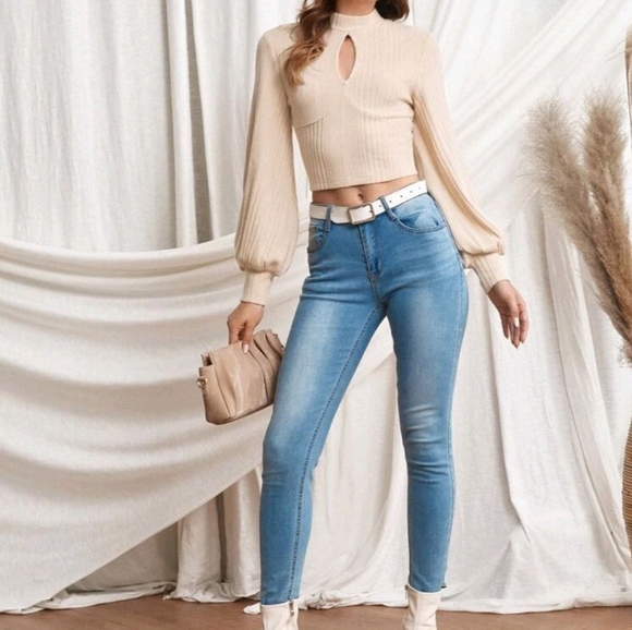 Tie Backless Top - Picture 4 of 6